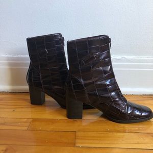 Crinkled leather boots